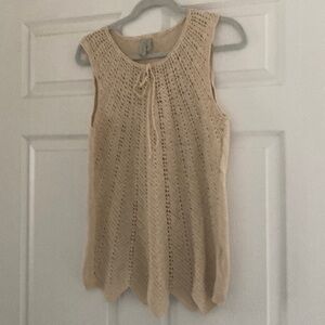Sleeveless  crocheted top in medium